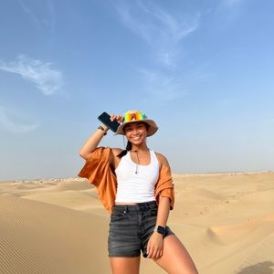 Meet your Posher, Joana mae